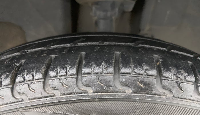 2017 Renault Kwid RXL, Petrol, Manual, 33,233 km, Right Front Tyre Tread