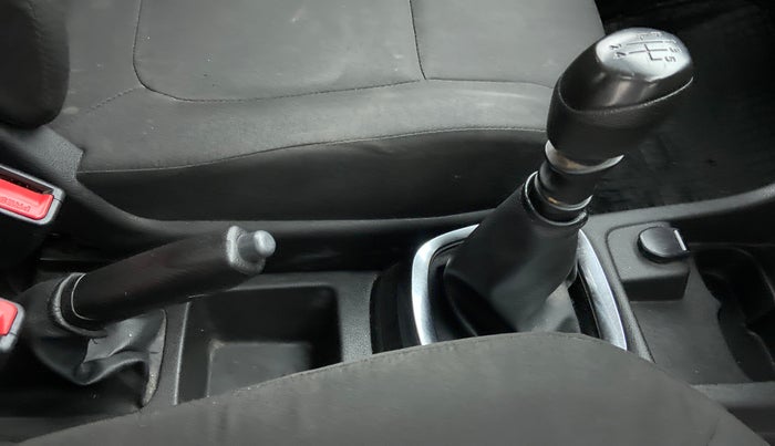 2017 Renault Kwid RXL, Petrol, Manual, 33,233 km, Gear Lever