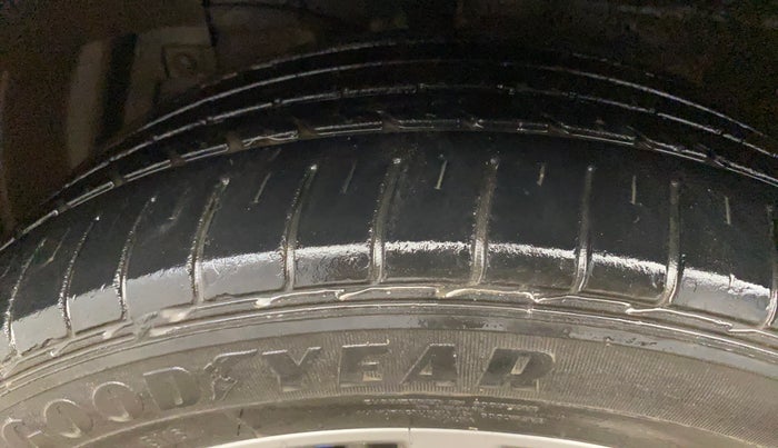 2017 Maruti Ciaz ZXI+, Petrol, Manual, 40,334 km, Left Front Tyre Tread