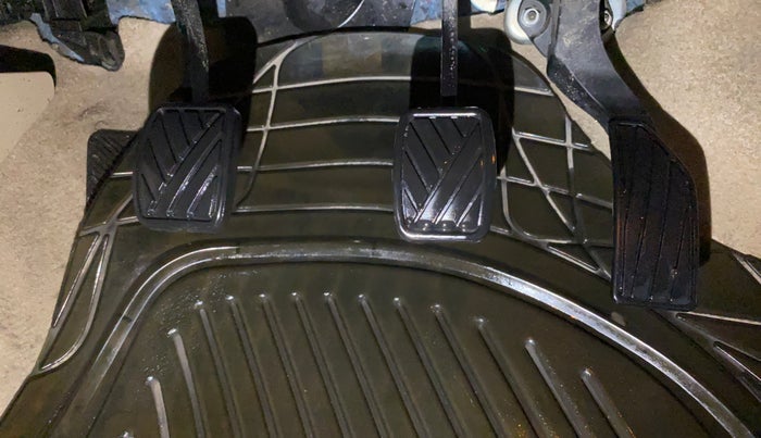 2017 Maruti Ciaz ZXI+, Petrol, Manual, 40,334 km, Pedals