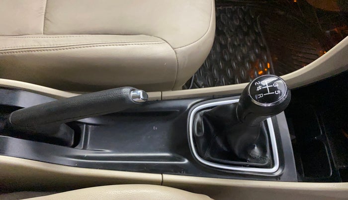 2017 Maruti Ciaz ZXI+, Petrol, Manual, 40,334 km, Gear Lever