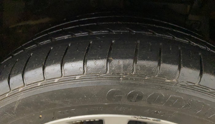 2017 Maruti Ciaz ZXI+, Petrol, Manual, 40,334 km, Right Front Tyre Tread