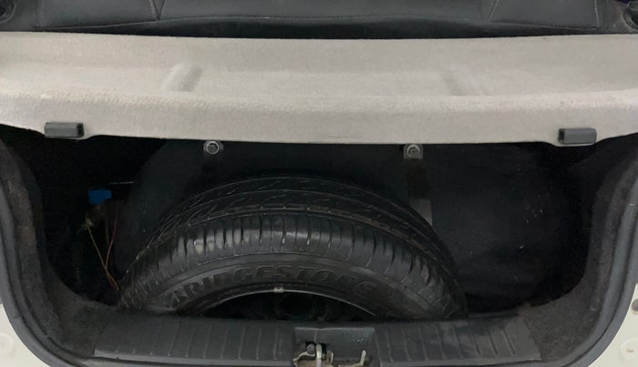 2016 Mahindra Kuv100 K4 6 STR, CNG, Manual, 49,693 km, Boot Inside
