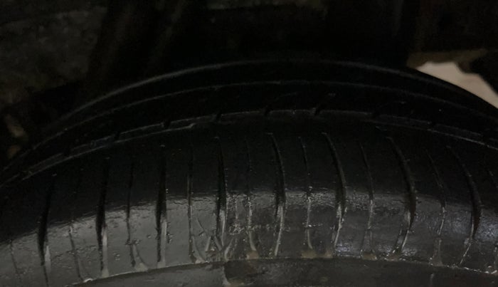 2016 Mahindra Kuv100 K4 6 STR, CNG, Manual, 49,693 km, Left Rear Tyre Tread