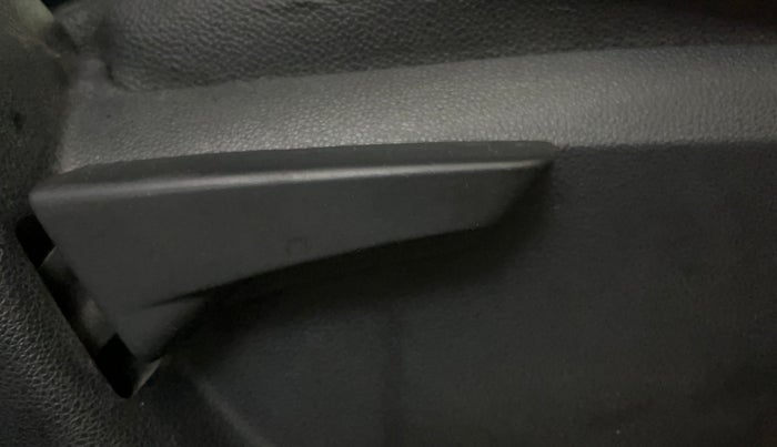 2016 Mahindra Kuv100 K4 6 STR, CNG, Manual, 49,693 km, Driver Side Adjustment Panel