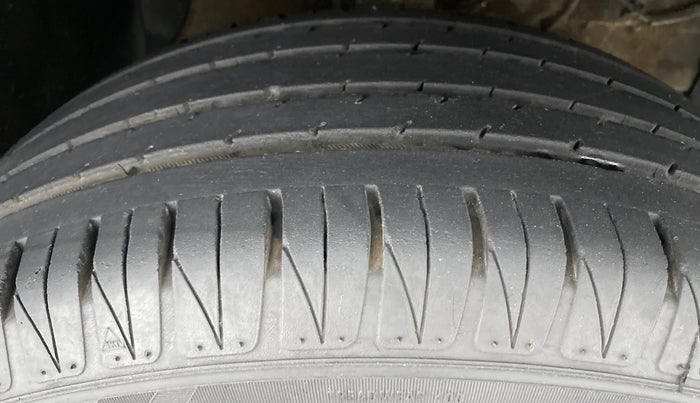 2021 Maruti Vitara Brezza ZXI, Petrol, Manual, 14,132 km, Right Front Tyre Tread