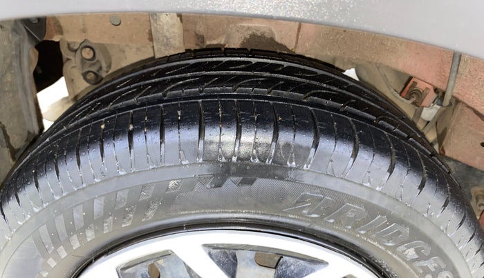 2016 Mahindra Kuv100 K6 5 STR, Petrol, Manual, 12,659 km, Right Rear Tyre Tread