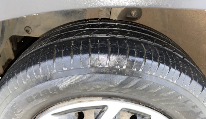 2016 Mahindra Kuv100 K6 5 STR, Petrol, Manual, 12,659 km, Left Front Tyre Tread