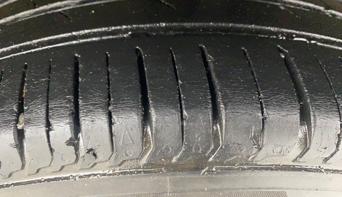 2021 Renault TRIBER RXZ, Petrol, Manual, 40,007 km, Left Rear Tyre Tread