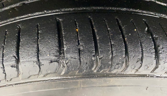 2021 Renault TRIBER RXZ, Petrol, Manual, 40,007 km, Left Front Tyre Tread