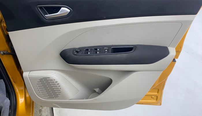 2021 Renault TRIBER RXZ, Petrol, Manual, 40,007 km, Driver Side Door Panels Control