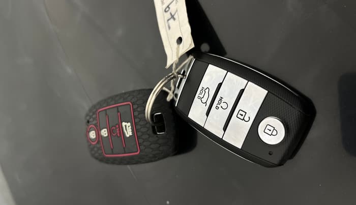 2022 KIA SONET HTX ANNIVERSARY EDITION 1.0 IMT, Petrol, Manual, 49,459 km, Key Close Up