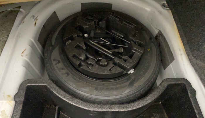 2017 Volkswagen Vento HIGHLINE PETROL AT, Petrol, Automatic, 84,972 km, Spare Tyre