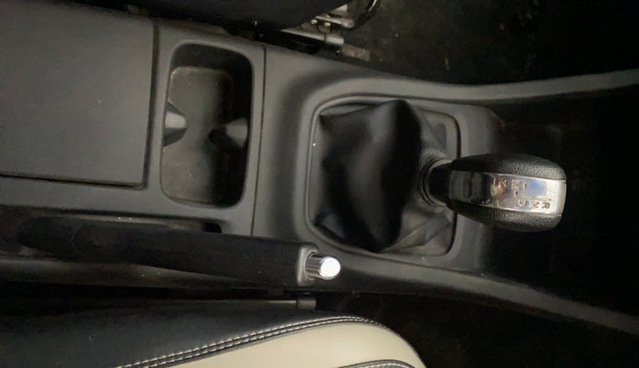 2021 Renault TRIBER RXZ AMT, Petrol, Automatic, 79,688 km, Gear Lever