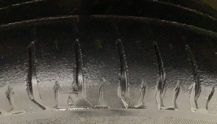 2021 Renault TRIBER RXZ AMT, Petrol, Automatic, 79,688 km, Left Front Tyre Tread