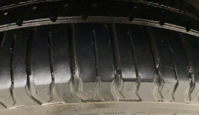 2021 Renault TRIBER RXZ AMT, Petrol, Automatic, 79,688 km, Left Rear Tyre Tread