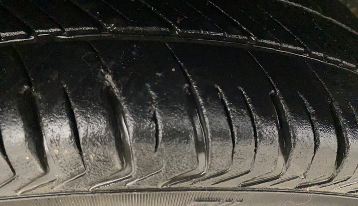 2021 Renault TRIBER RXZ AMT, Petrol, Automatic, 79,688 km, Right Rear Tyre Tread