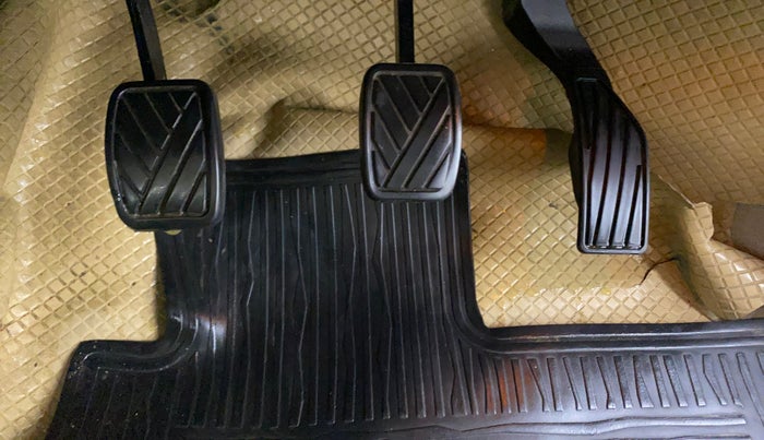 2015 Maruti Ciaz ZXI, Petrol, Manual, 44,028 km, Pedals