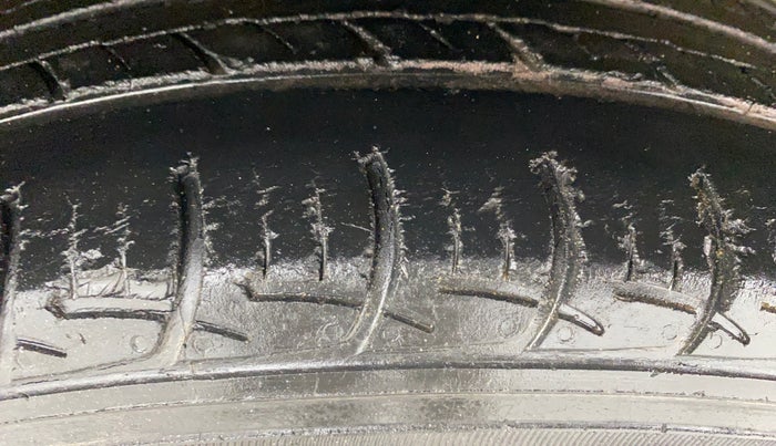 2015 Maruti Ciaz ZXI, Petrol, Manual, 44,028 km, Left Front Tyre Tread