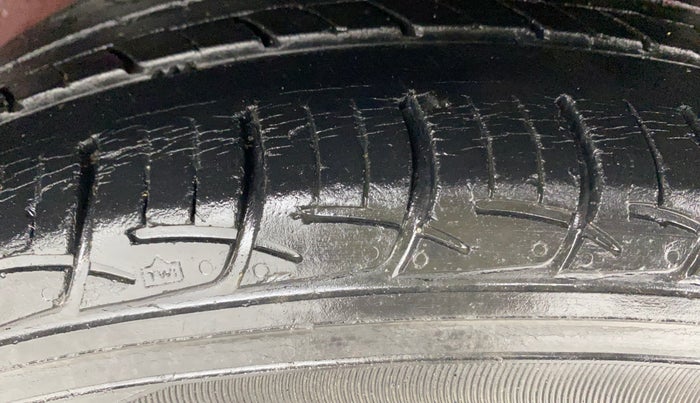2015 Maruti Ciaz ZXI, Petrol, Manual, 44,028 km, Left Rear Tyre Tread