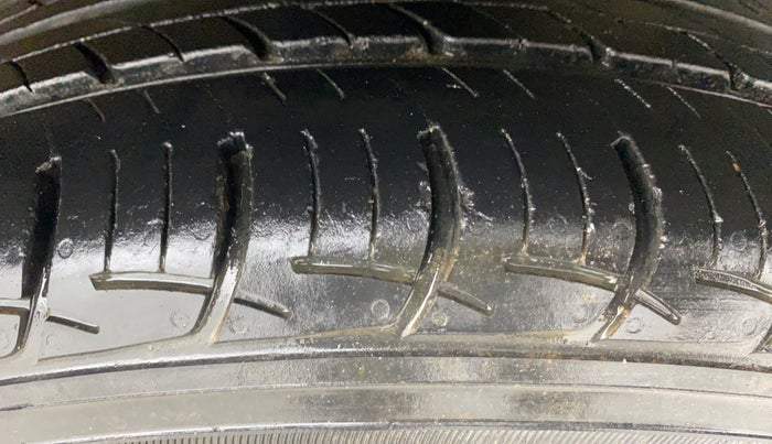 2015 Maruti Ciaz ZXI, Petrol, Manual, 44,028 km, Right Front Tyre Tread