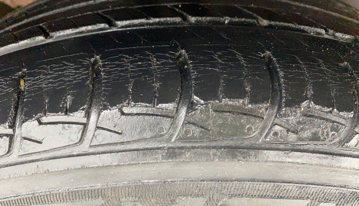 2015 Maruti Ciaz ZXI, Petrol, Manual, 44,028 km, Right Rear Tyre Tread