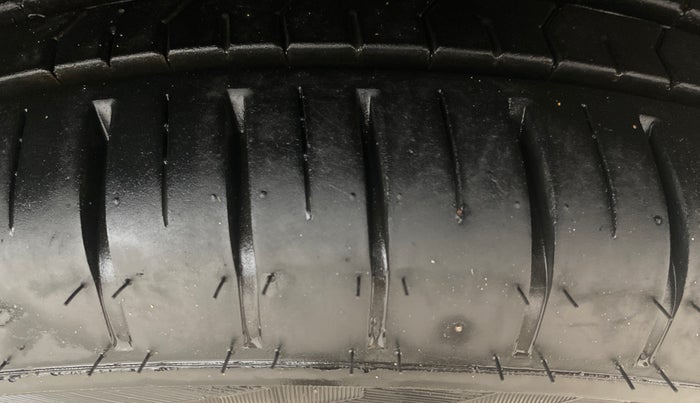 2020 Maruti Baleno ZETA PETROL 1.2, Petrol, Manual, 32,415 km, Right Front Tyre Tread