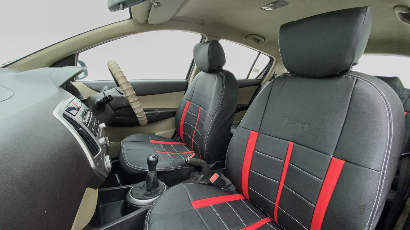 2014 Hyundai i20 MAGNA O 1.2, Petrol, Manual, 30,927 km, Right Side Front Door Cabin View