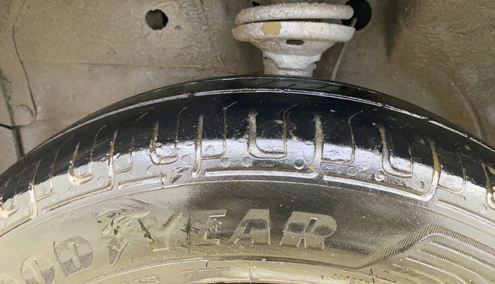 2012 Maruti Wagon R 1.0 LXI CNG, CNG, Manual, 1,08,685 km, Left Front Tyre Tread