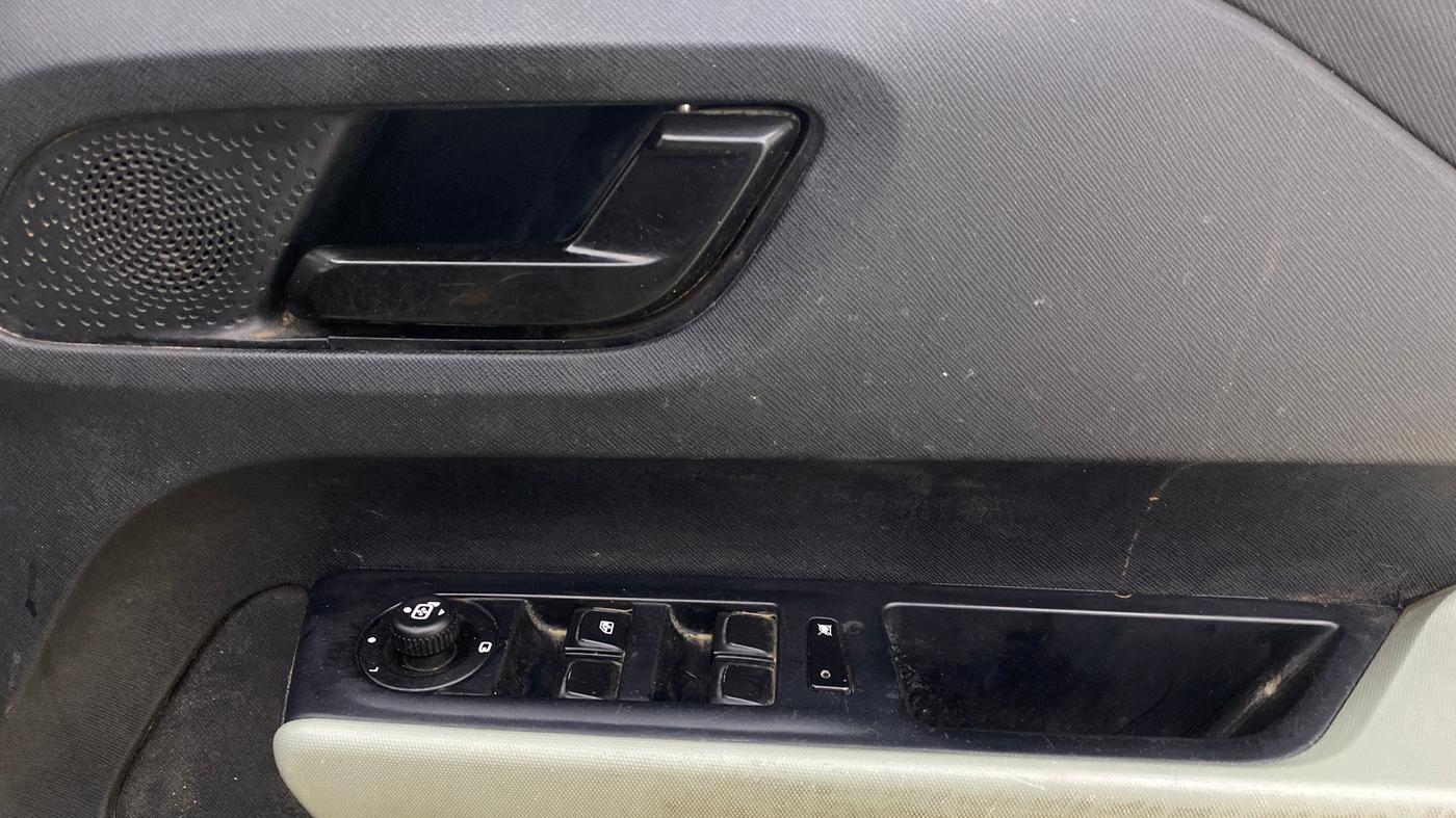 2023 Tata PUNCH ADVENTURE MT, Petrol, Manual, 56,663 km, Driver Side Door Panels Control