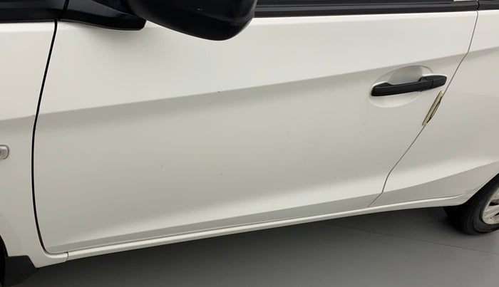 2015 Honda Brio E MT, Petrol, Manual, 42,970 km, Front passenger door - Slight discoloration