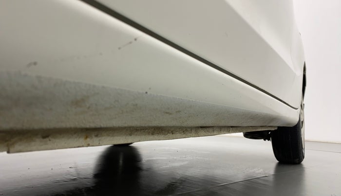 2015 Honda Brio E MT, Petrol, Manual, 42,970 km, Left running board - Minor scratches
