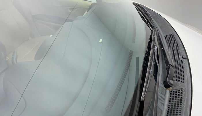 2015 Honda Brio E MT, Petrol, Manual, 42,970 km, Front windshield - Wiper blade not fixed properly