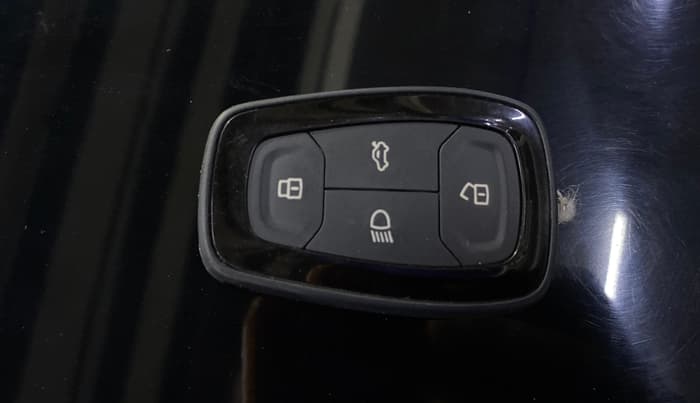 2022 Tata ALTROZ XZA PLUS DARK EDTION, Petrol, Automatic, 10,933 km, Key Close Up