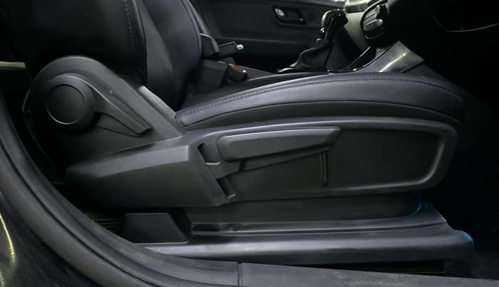 2022 Tata ALTROZ XZA PLUS DARK EDTION, Petrol, Automatic, 10,933 km, Driver Side Adjustment Panel