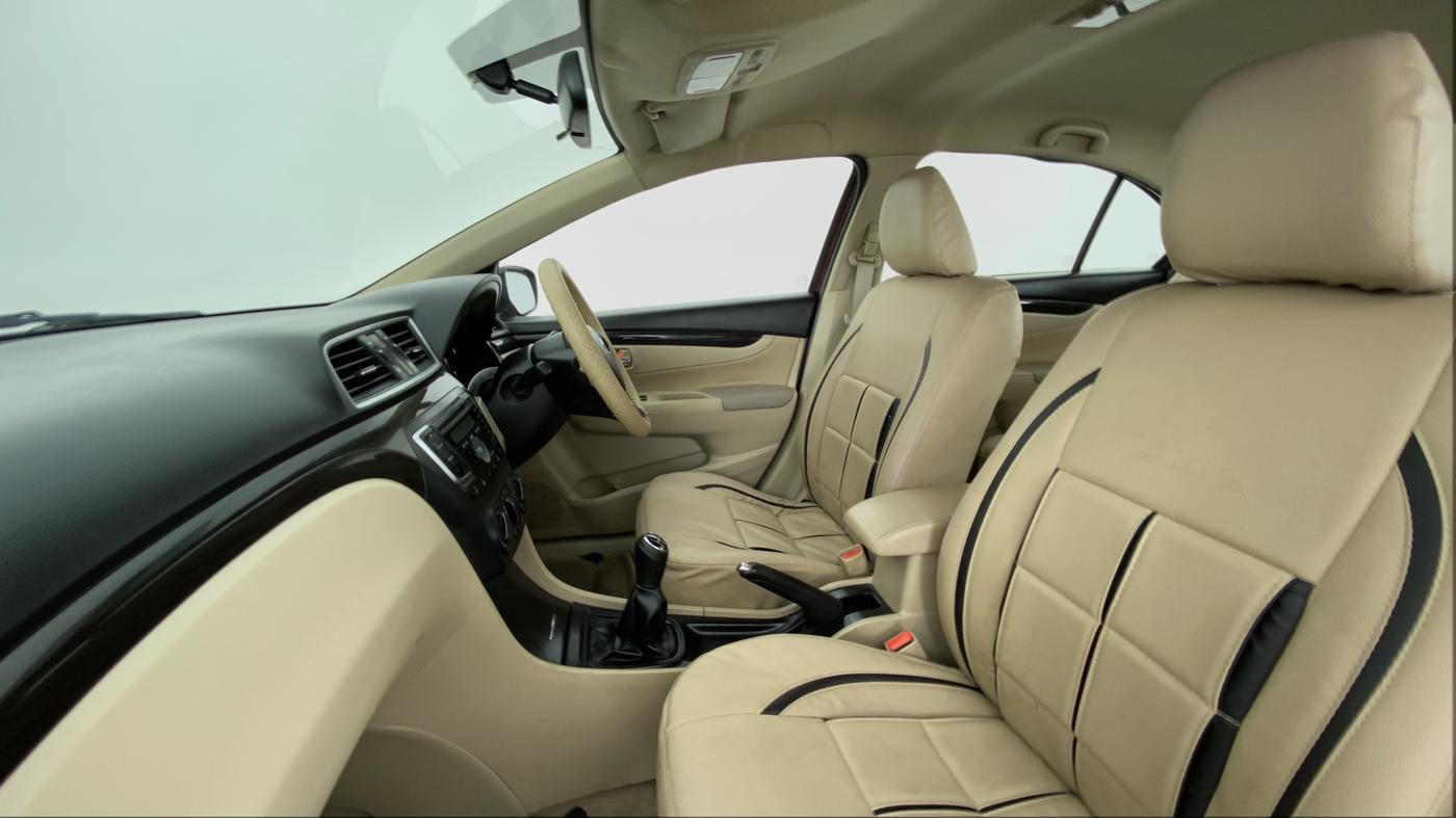2014 Maruti Ciaz VXI, Petrol, Manual, 66,665 km, Right Side Front Door Cabin
