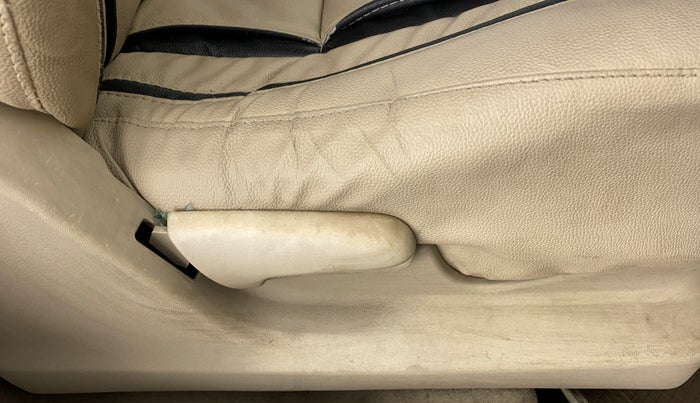 2014 Maruti Ciaz VXI, Petrol, Manual, 66,665 km, Driver Side Adjustment Panel