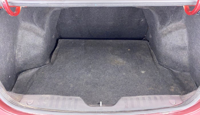 2014 Maruti Ciaz VXI, Petrol, Manual, 66,665 km, Boot Inside