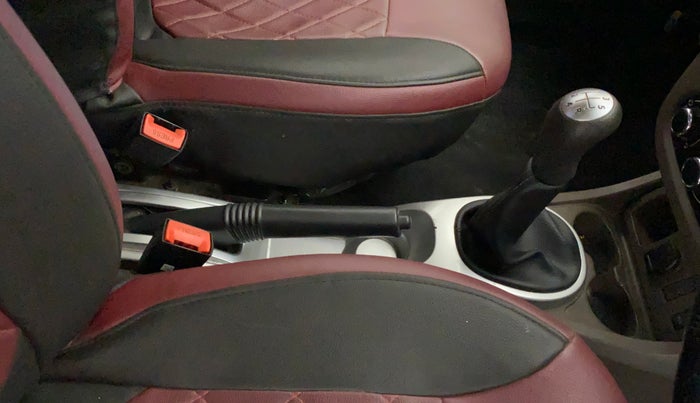 2018 Renault Duster RXS PETROL, Petrol, Manual, 40,570 km, Gear Lever