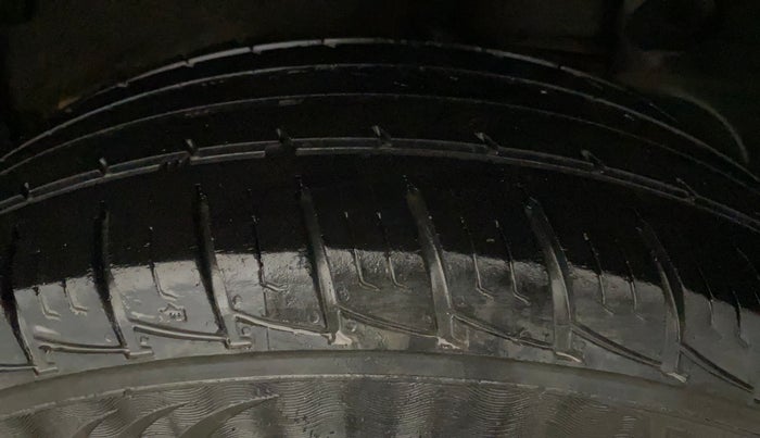 2018 Renault Duster RXS PETROL, Petrol, Manual, 40,570 km, Left Rear Tyre Tread