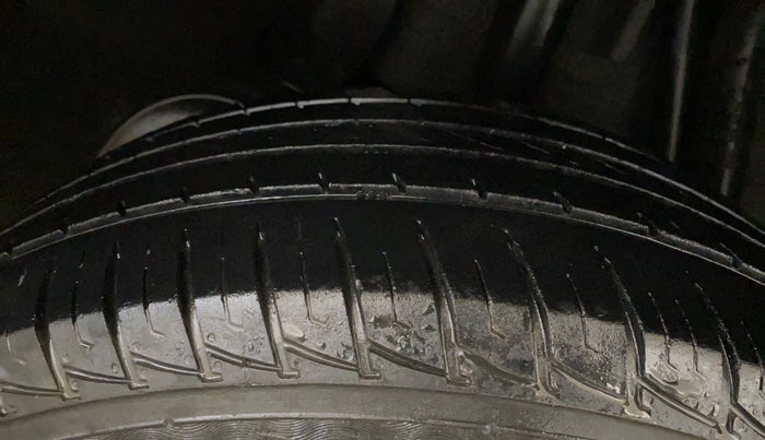 2018 Renault Duster RXS PETROL, Petrol, Manual, 40,570 km, Right Rear Tyre Tread