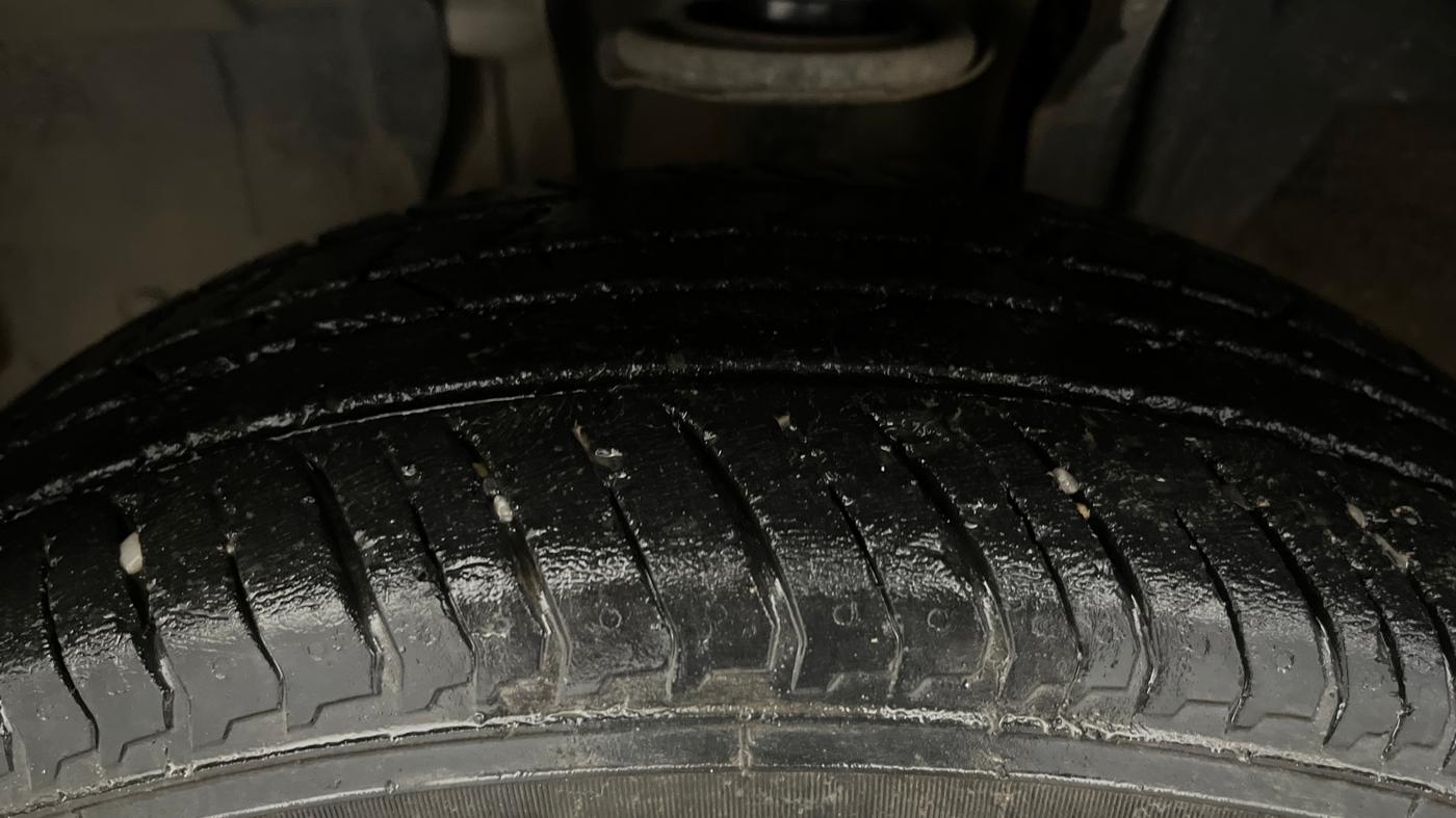 2023 Nissan MAGNITE XE, Petrol, Manual, 52,126 km, Left Front Tyre Tread