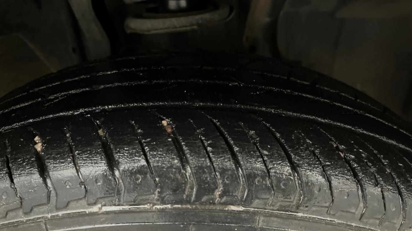 2023 Nissan MAGNITE XE, Petrol, Manual, 52,126 km, Right Front Tyre Tread