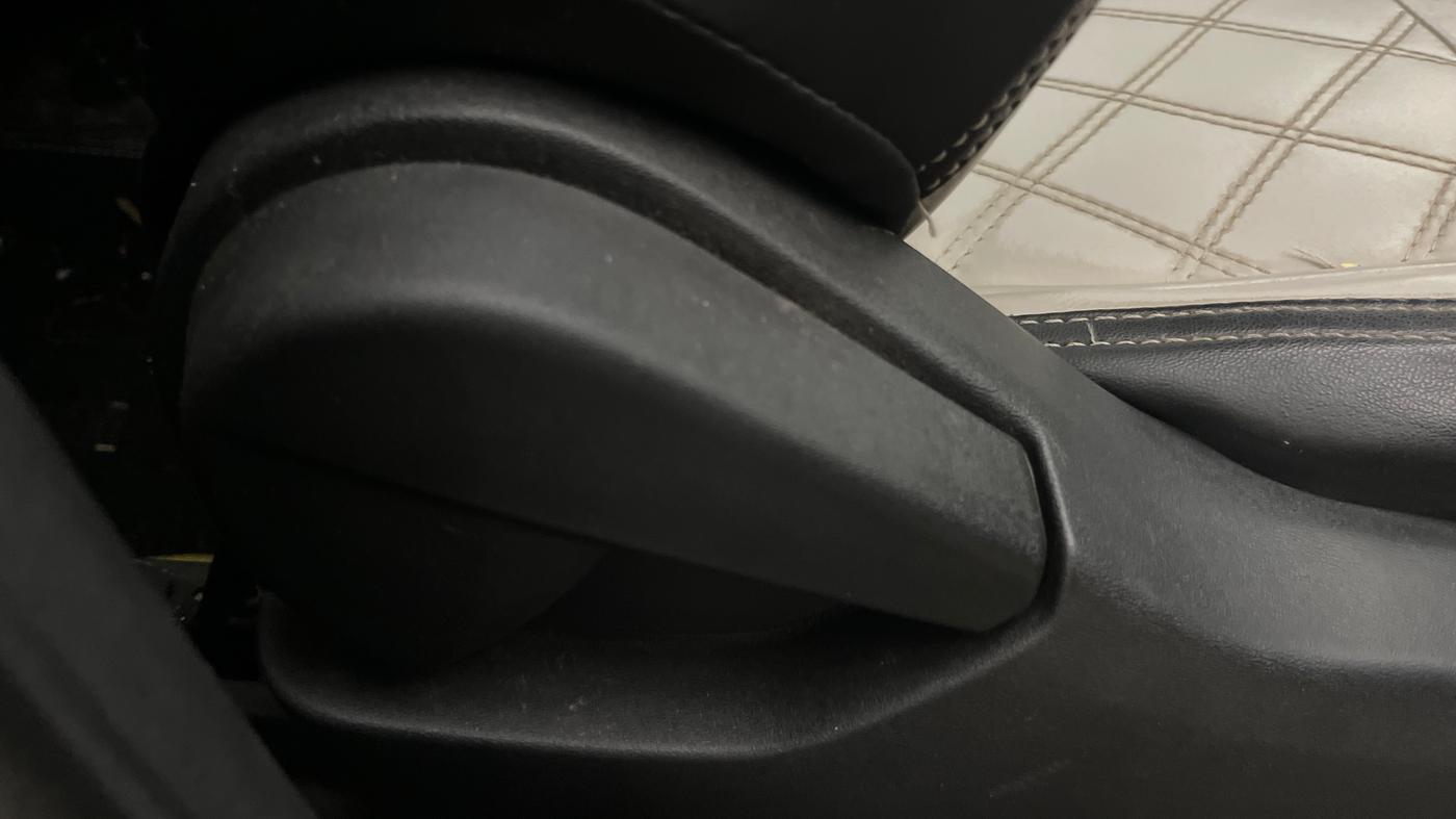 2023 Nissan MAGNITE XE, Petrol, Manual, 52,126 km, Driver Side Adjustment Panel