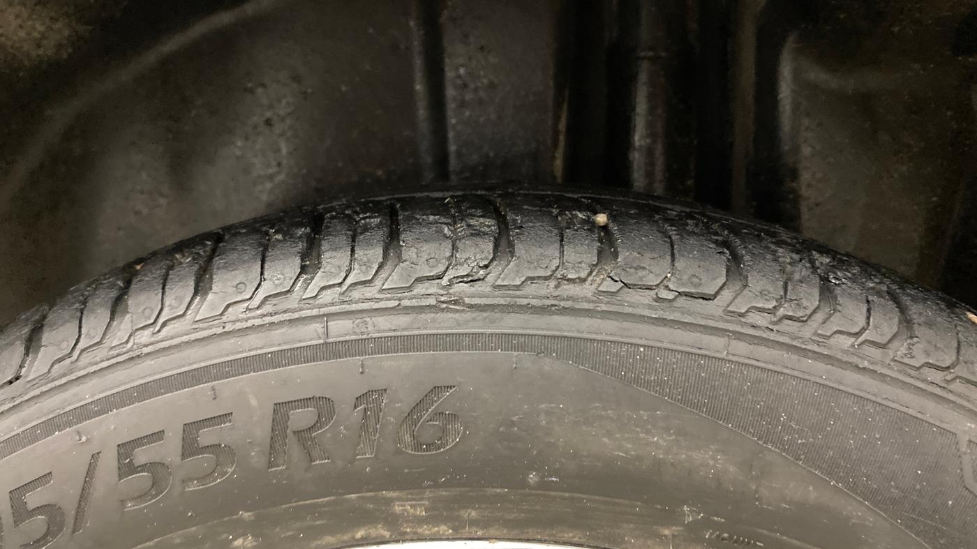 2018 Maruti Ciaz ALPHA  AT 1.5 SHVS PETROL, Petrol, Automatic, 81,561 km, Left Rear Tyre Tread
