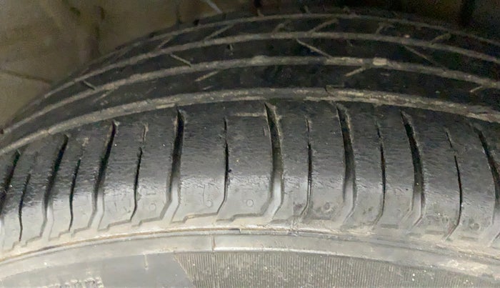 2019 Hyundai VENUE SX PLUS 1.0 TURBO DCT, Petrol, Automatic, 23,765 km, Right Front Tyre Tread