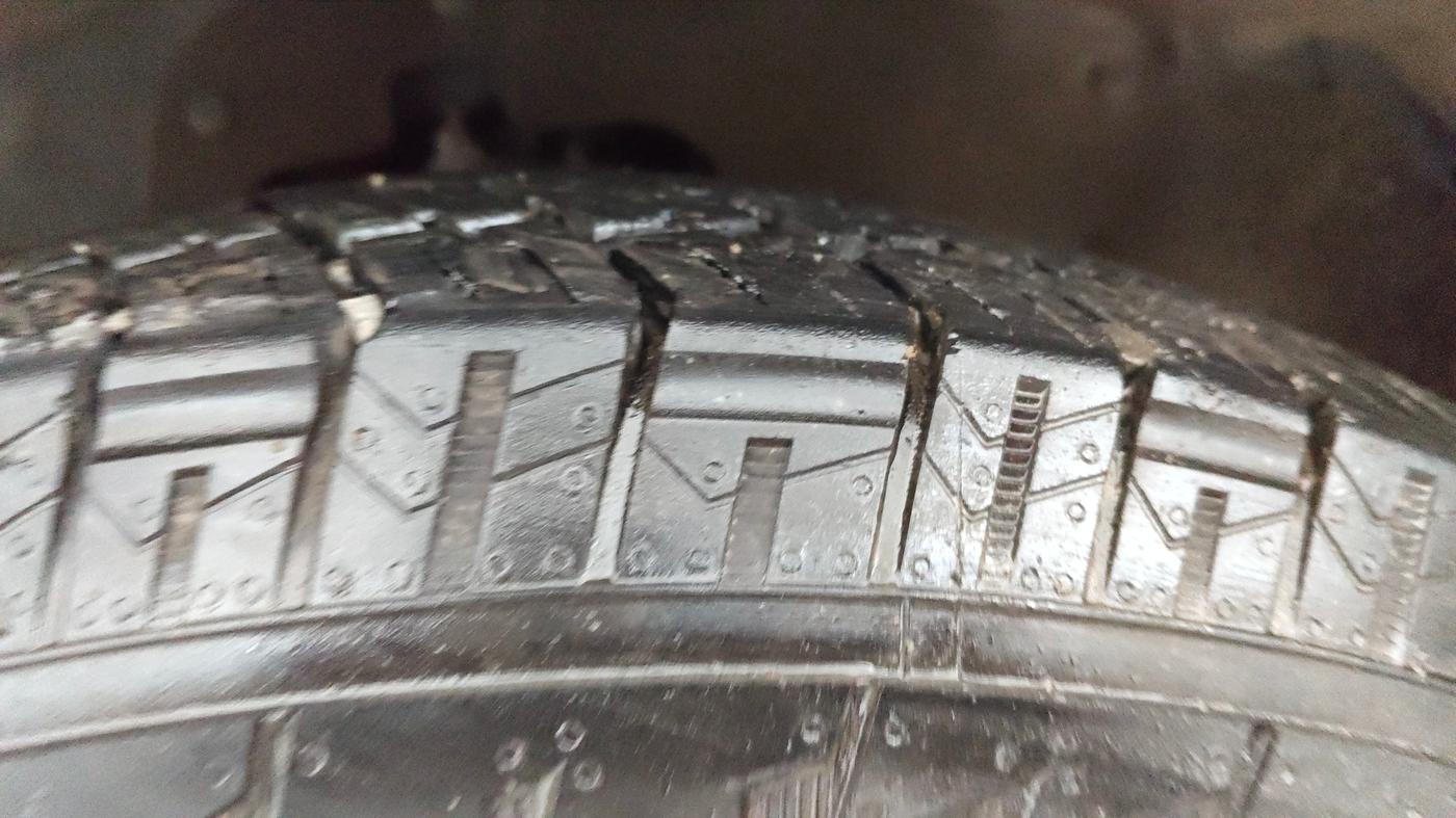 2023 Mahindra Thar LX P 2WD AT HT, Petrol, Automatic, 7,686 km, Left Front Tyre Tread