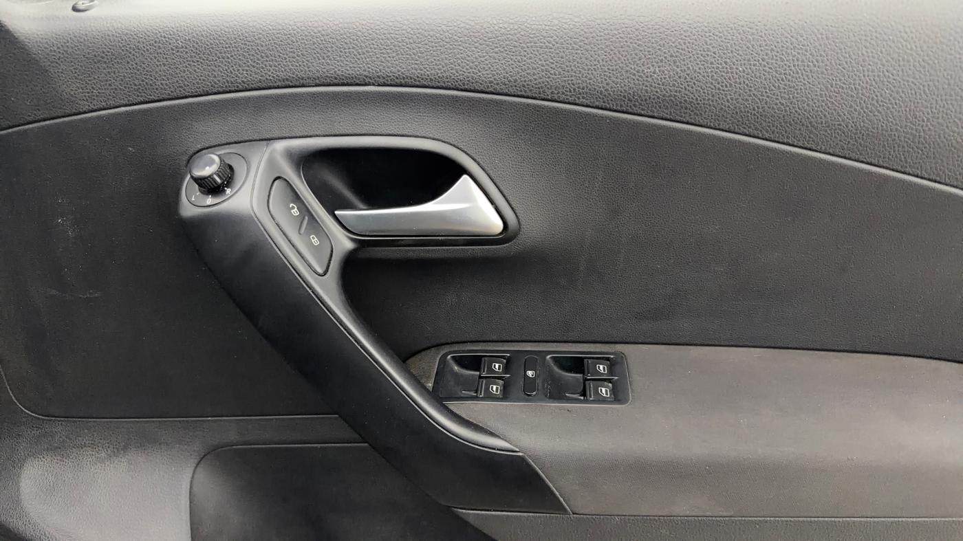 2014 Volkswagen Polo GT TSI AT, Petrol, Automatic, 96,653 km, Driver Side Door Panels Control