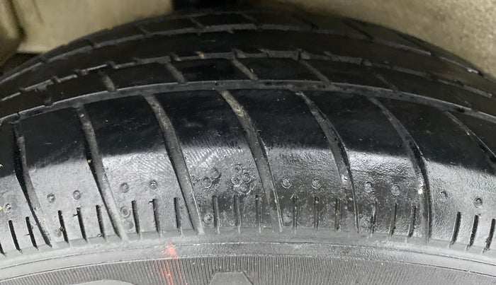 2017 Maruti Celerio ZXI D, Petrol, Manual, 7,310 km, Right Rear Tyre Tread