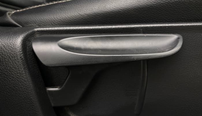 2016 Volkswagen Vento COMFORTLINE 1.2 TSI AT, Petrol, Automatic, 1,18,221 km, Driver Side Adjustment Panel